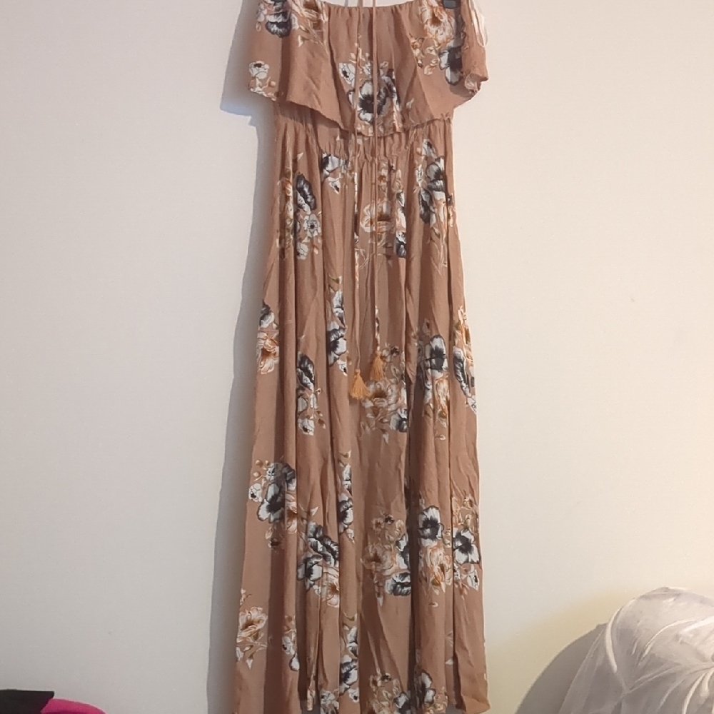 Aakaa Floral Maxi Dress in Tan and White